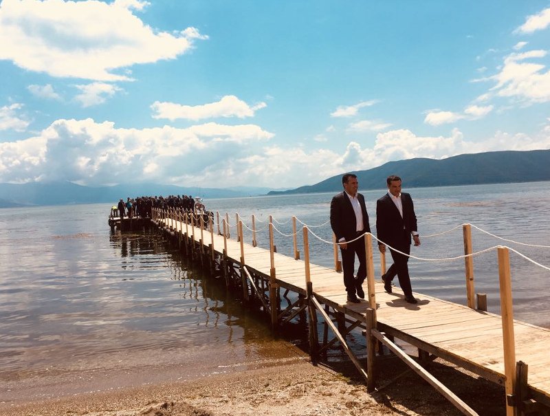 Δείτε καρέ- καρέ την υπογραφή της ιστορικής συμφωνίας Τσίπρα- Ζάεφ [εικόνες & βίντεο] | iefimerida.gr 6