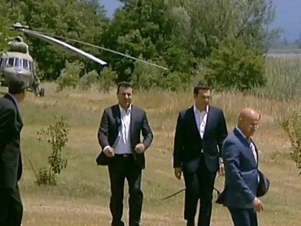 Δείτε καρέ- καρέ την υπογραφή της ιστορικής συμφωνίας Τσίπρα- Ζάεφ [εικόνες & βίντεο] | iefimerida.gr 8