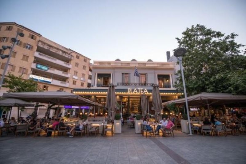 Πάμε... Platea στην Καλαμάτα: Το εντυπωσιακό καφέ-μπαρ του Σωκράτη Παπασταθόπουλου [εικόνες] | iefimerida.gr 1