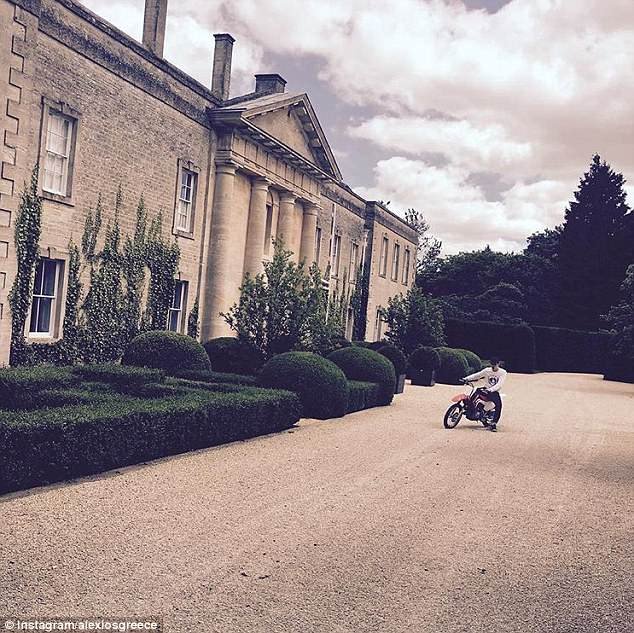 Μέσα στα 6 πολυτελή σπίτια του Παύλου και της Μαρί Σαντάλ -Η έπαυλη στο Λονδίνο & το εξοχικό στις Μπαχάμες [εικόνες] | iefimerida.gr 11