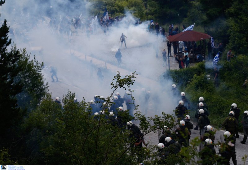 Πρέσπες: Επεισόδια, χημικά & τραυματίες στη συγκέντρωση κατά της συμφωνίας [βίντεο] | iefimerida.gr 3