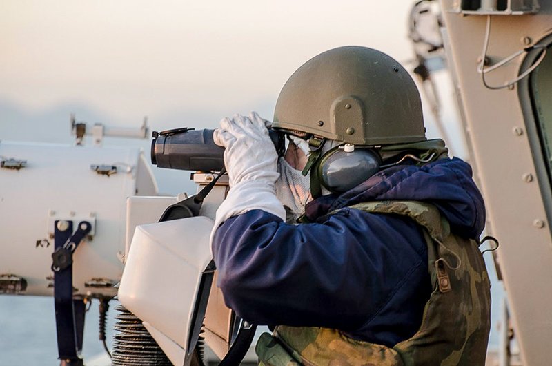 Γιατί στις ασκήσεις με πολεμικά πλοία και υποβρύχια φοράνε μάσκες και γάντια [εικόνες] | iefimerida.gr 2