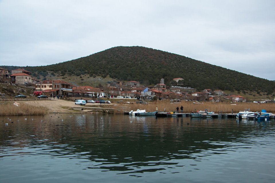 Πρέσπες: Στη λίμνη που ανήκει σε Ελλάδα, Αλβανία και ΠΓΔΜ οι υπογραφές για τη συμφωνία στο Σκοπιανό [εικόνες & βίντεο] | iefimerida.gr 0