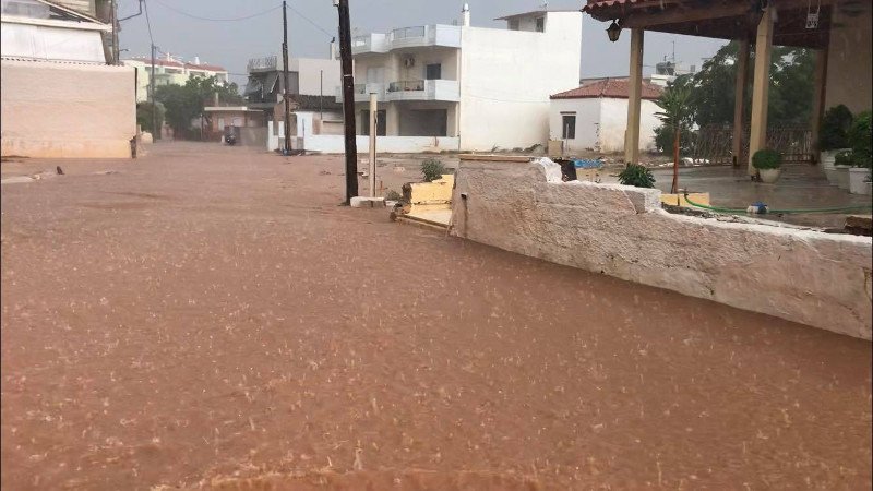 Κατακλυσμός στη Μάνδρα -Προβλήματα, ουρές στην Εθνική [εικόνες & βίντεο] | iefimerida.gr 2