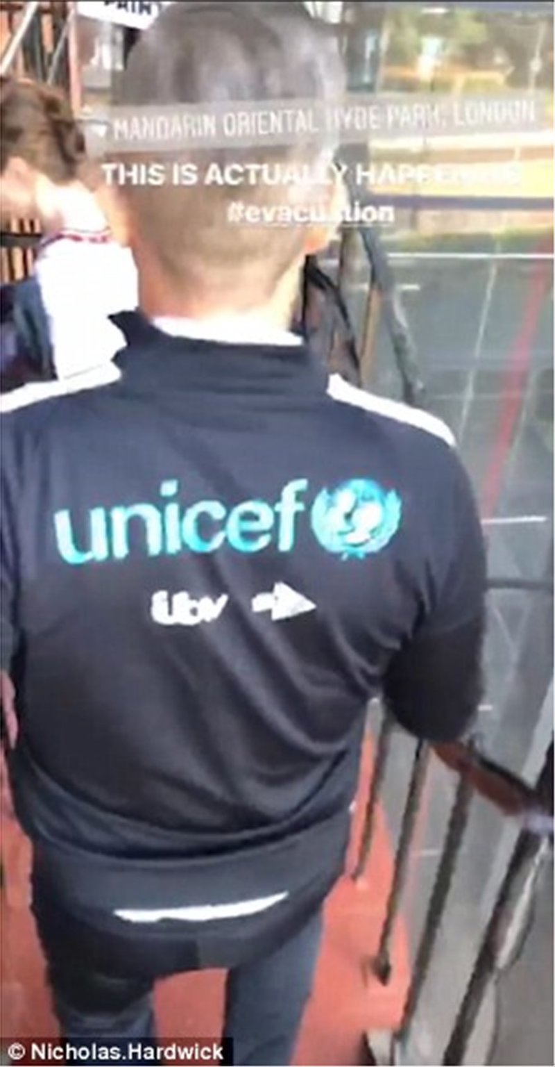 Ο Ρόμπι Γουίλιαμς βρισκόταν μέσα στο ξενοδοχείο που πήρε φωτιά στο Λονδίνο [εικόνες & βίντεο] | iefimerida.gr 0