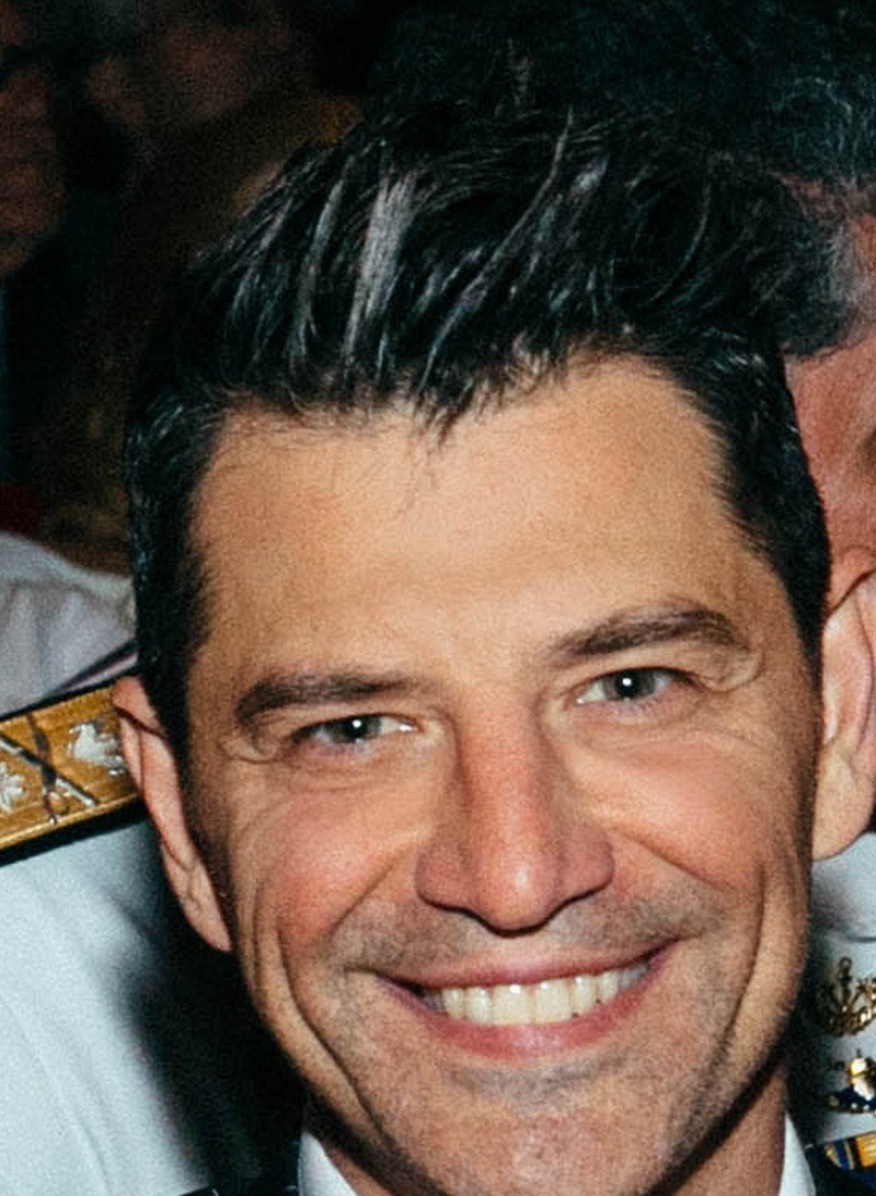 Ο Ρουβάς γκρίζαρε; Η γκρίζα τούφα που εμφανίστηκε μπροστά μπροστά, στα μαλλιά του [εικόνες] | iefimerida.gr 0