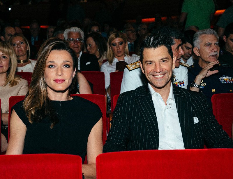 Ο Ρουβάς γκρίζαρε; Η γκρίζα τούφα που εμφανίστηκε μπροστά μπροστά, στα μαλλιά του [εικόνες] | iefimerida.gr 1