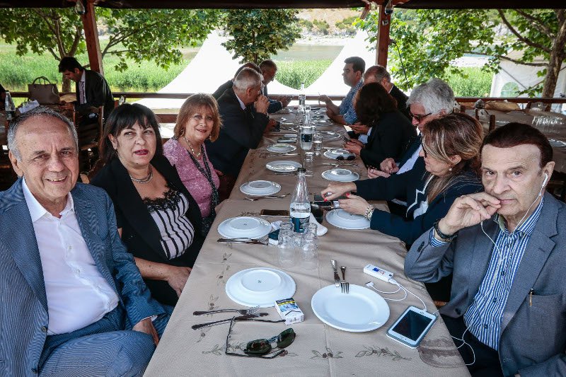 Ολο το φωτογραφικό άλμπουμ της υπογραφής στις Πρέσπες -Εκπλήξεις, χαμόγελα και διεθνείς παρουσίες [εικόνες] | iefimerida.gr 8