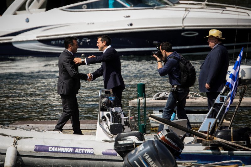 Ολο το φωτογραφικό άλμπουμ της υπογραφής στις Πρέσπες -Εκπλήξεις, χαμόγελα και διεθνείς παρουσίες [εικόνες] | iefimerida.gr 10