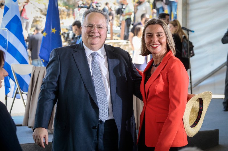 Ολο το φωτογραφικό άλμπουμ της υπογραφής στις Πρέσπες -Εκπλήξεις, χαμόγελα και διεθνείς παρουσίες [εικόνες] | iefimerida.gr 9