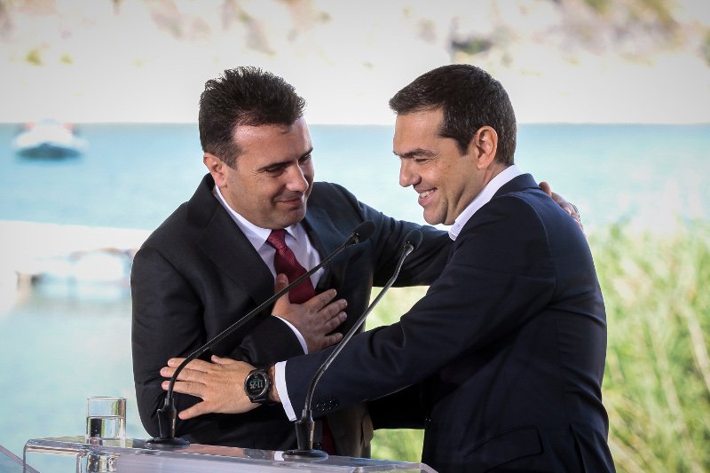 Ολο το φωτογραφικό άλμπουμ της υπογραφής στις Πρέσπες -Εκπλήξεις, χαμόγελα και διεθνείς παρουσίες [εικόνες] | iefimerida.gr 3