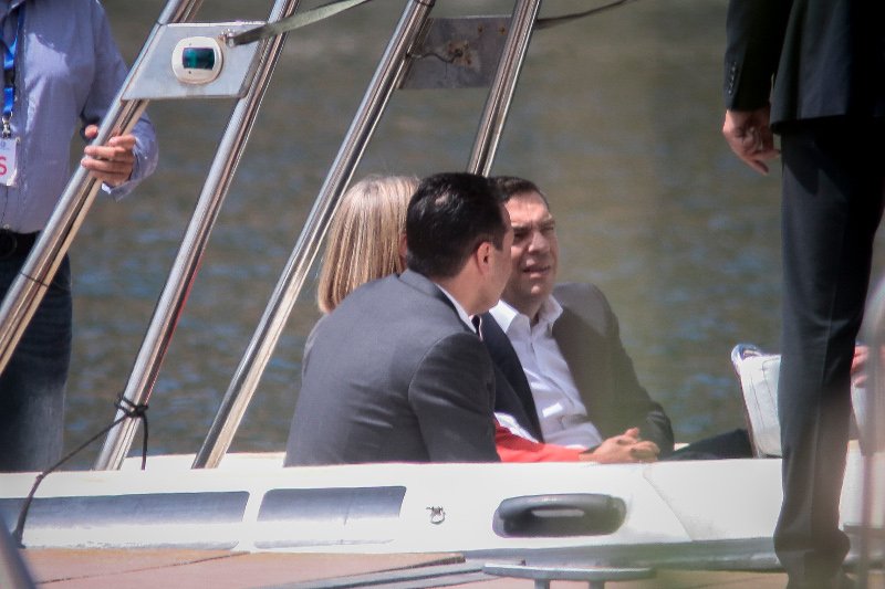 Ολο το φωτογραφικό άλμπουμ της υπογραφής στις Πρέσπες -Εκπλήξεις, χαμόγελα και διεθνείς παρουσίες [εικόνες] | iefimerida.gr 7