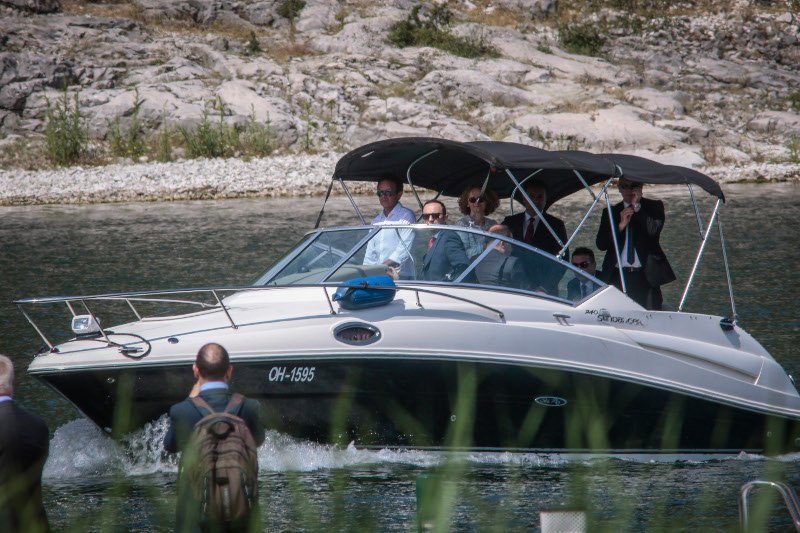 Ολο το φωτογραφικό άλμπουμ της υπογραφής στις Πρέσπες -Εκπλήξεις, χαμόγελα και διεθνείς παρουσίες [εικόνες] | iefimerida.gr 1