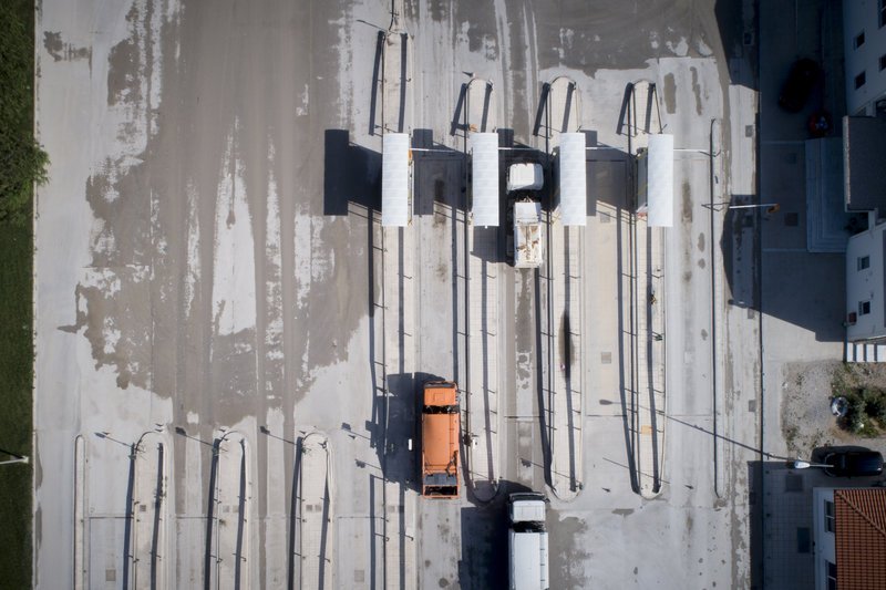 Ουρές χιλιομέτρων έξω από τον ΧΥΤΑ Φυλής -Γεμάτα απορριμματοφόρα περιμένουν να αδειάσουν σκουπίδια [εικόνες] | iefimerida.gr 9