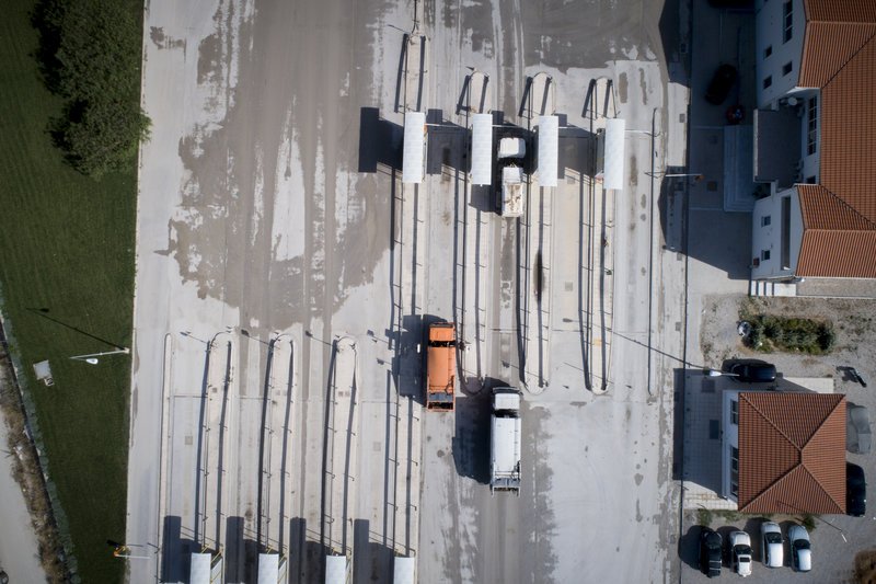 Ουρές χιλιομέτρων έξω από τον ΧΥΤΑ Φυλής -Γεμάτα απορριμματοφόρα περιμένουν να αδειάσουν σκουπίδια [εικόνες] | iefimerida.gr 8