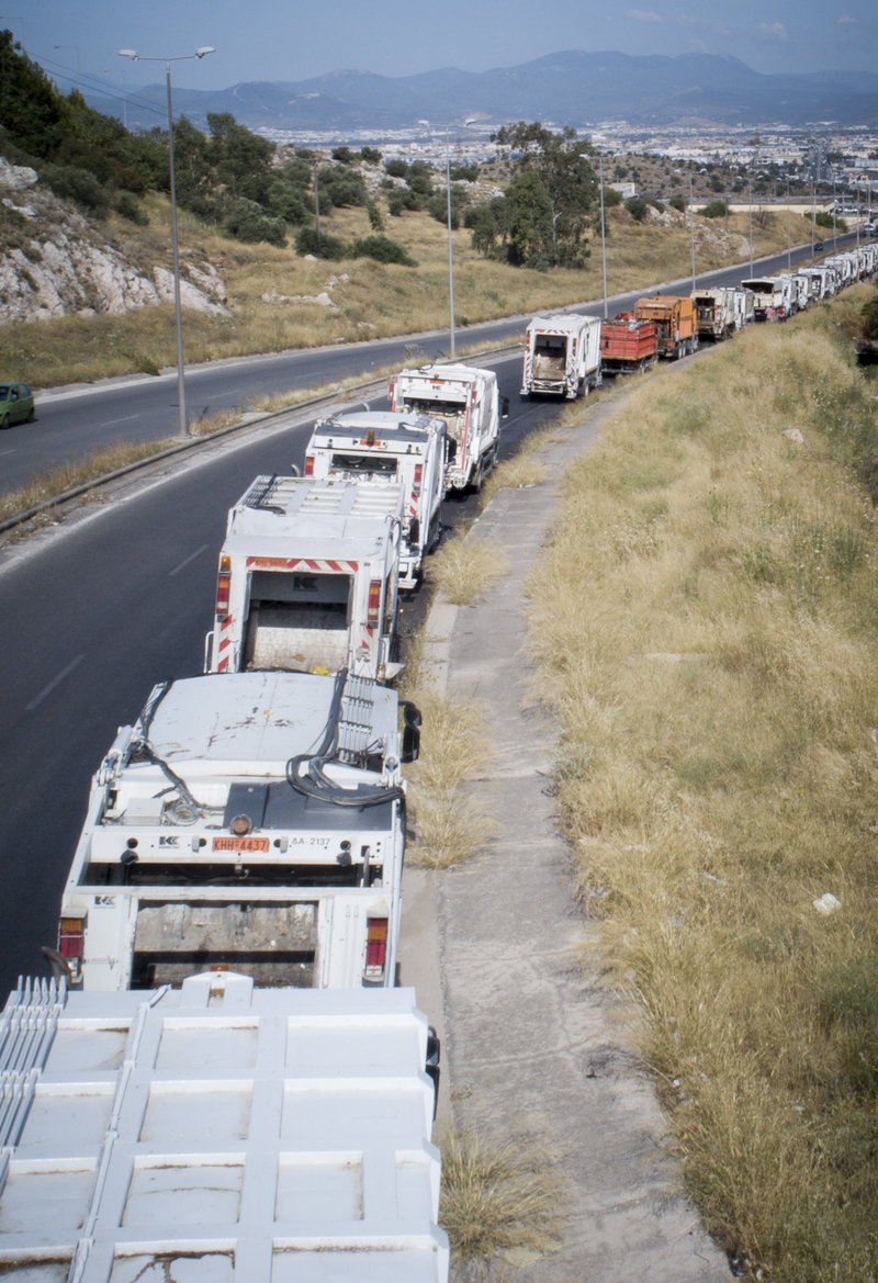 Ουρές χιλιομέτρων έξω από τον ΧΥΤΑ Φυλής -Γεμάτα απορριμματοφόρα περιμένουν να αδειάσουν σκουπίδια [εικόνες] | iefimerida.gr 5