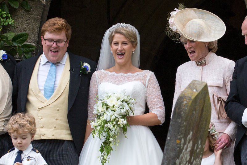 Η 1η στιλιστική αποτυχία της Μέγκαν Μαρκλ -Σε γάμο με φόρεμα 2 νούμερα μεγαλύτερο, παραλίγο να φάει τούμπα [εικόνες] | iefimerida.gr 1