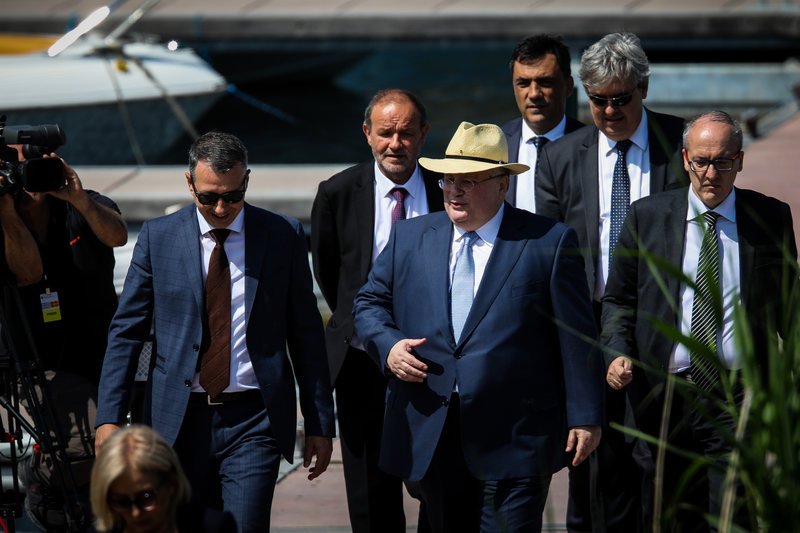 Δείτε καρέ- καρέ την υπογραφή της ιστορικής συμφωνίας Τσίπρα- Ζάεφ [εικόνες & βίντεο] | iefimerida.gr 10