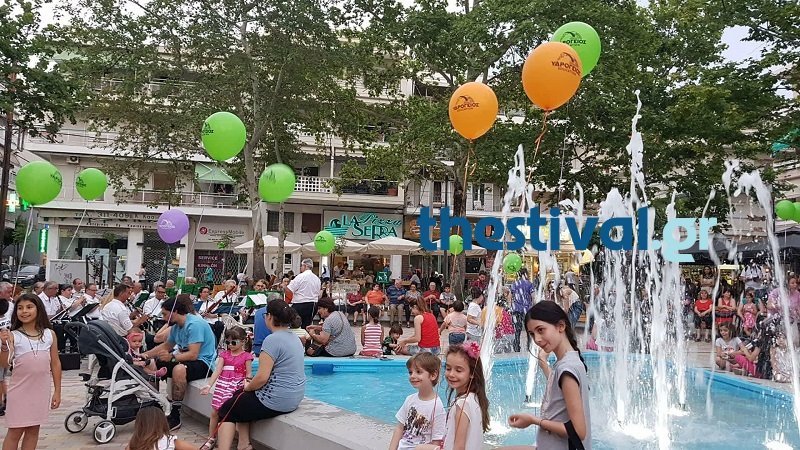 Ο Μπουτάρης εγκαινίασε την αναπλασμένη πλατεία Στ. Καραμανλή στη Χαριλάου [εικόνες] | iefimerida.gr 1