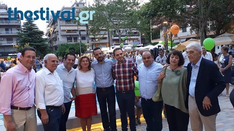 Ο Μπουτάρης εγκαινίασε την αναπλασμένη πλατεία Στ. Καραμανλή στη Χαριλάου [εικόνες] | iefimerida.gr 2