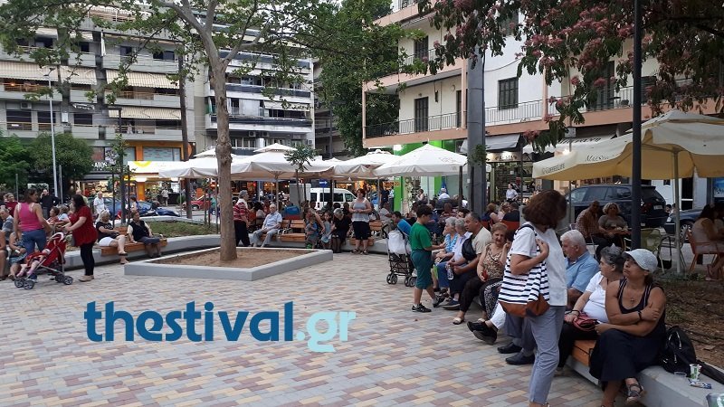 Ο Μπουτάρης εγκαινίασε την αναπλασμένη πλατεία Στ. Καραμανλή στη Χαριλάου [εικόνες] | iefimerida.gr 0