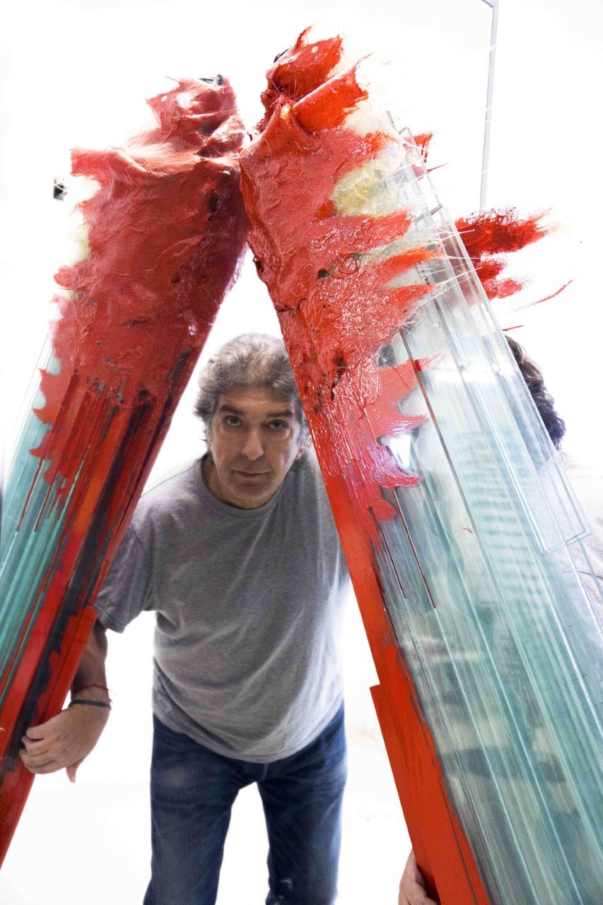 Τα πελώρια νέα έργα του Κώστα Βαρώτσου από γυαλί και σίδερο [εικόνες]  | iefimerida.gr 4