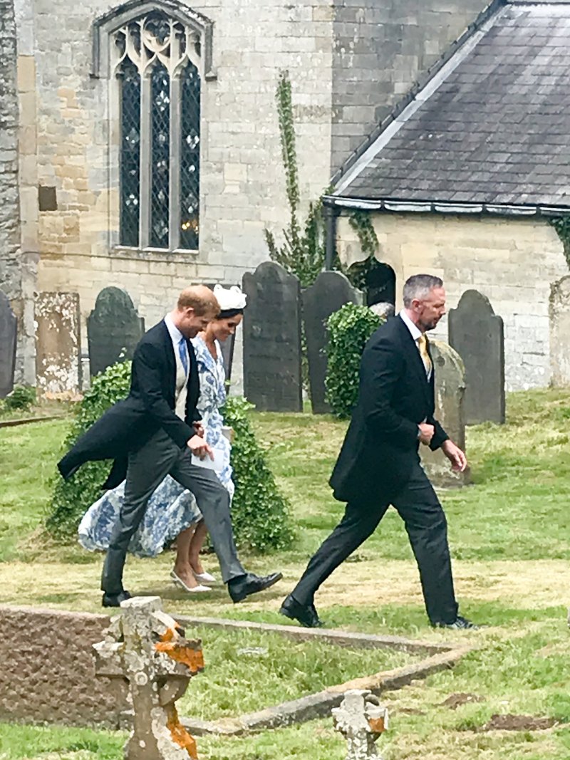 Η 1η στιλιστική αποτυχία της Μέγκαν Μαρκλ -Σε γάμο με φόρεμα 2 νούμερα μεγαλύτερο, παραλίγο να φάει τούμπα [εικόνες] | iefimerida.gr 3