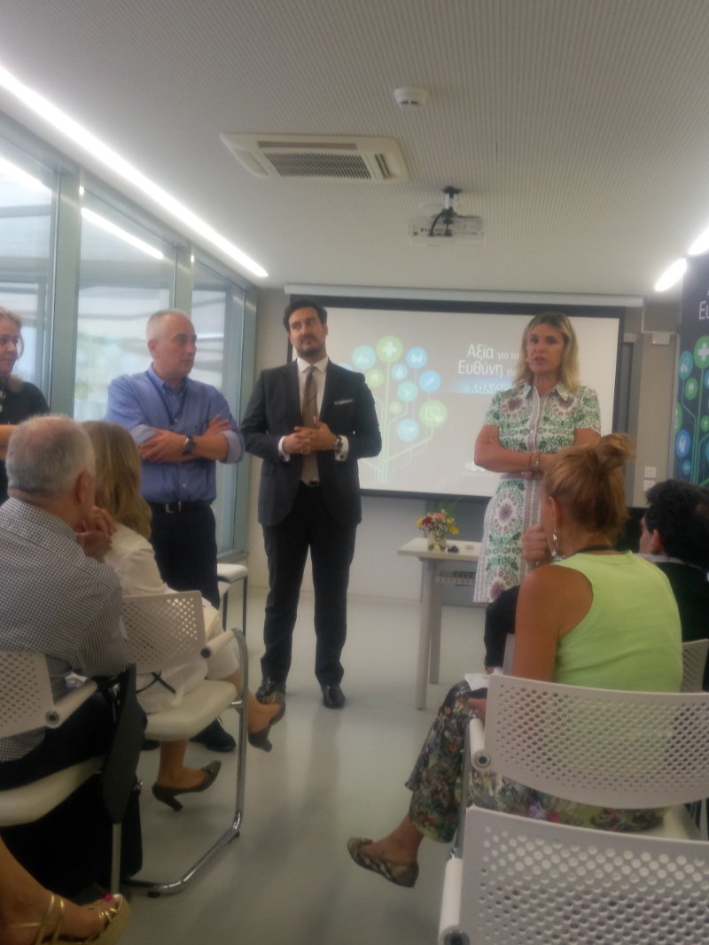 H CEO της Unipharma Ιουλία Τσέτη και στελέχη της εταρείας
