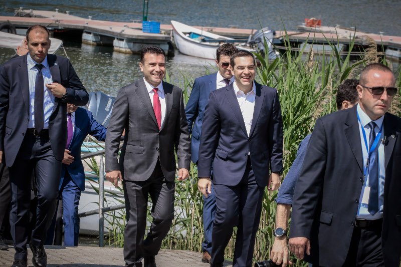 Ολο το φωτογραφικό άλμπουμ της υπογραφής στις Πρέσπες -Εκπλήξεις, χαμόγελα και διεθνείς παρουσίες [εικόνες] | iefimerida.gr 2