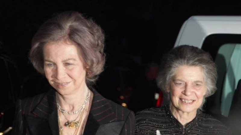 Η τέως βασίλισσα της Ισπανίας, Σοφία, χόρεψε πεντοζάλη σε κρητικό γλέντι [βίντεο] | iefimerida.gr 4