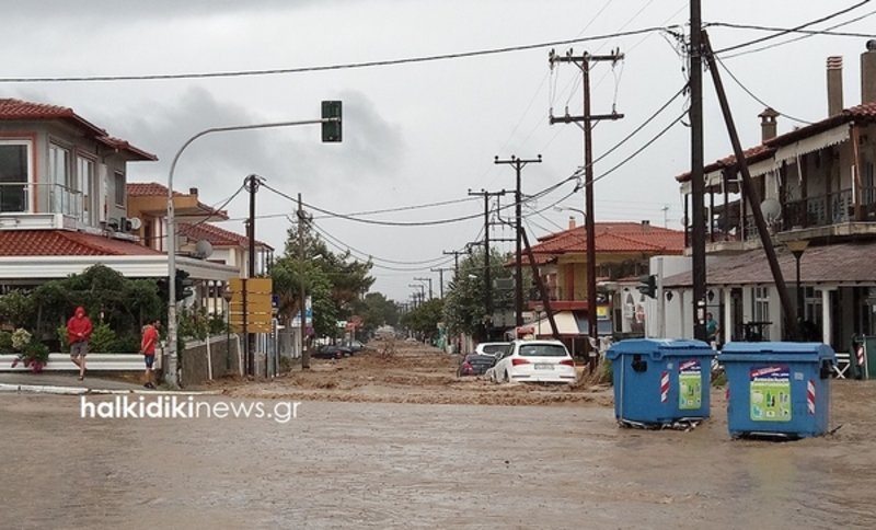 Δρόμοι-ποτάμια, κατολισθήσεις, ζημιές -Σάρωσε τη χώρα η «Νεφέλη» [εικόνες & βίντεο] | iefimerida.gr 2