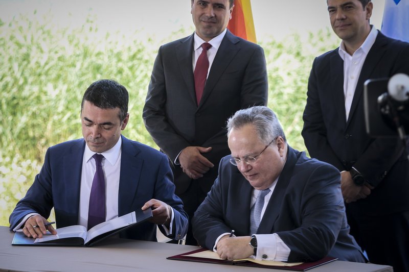 Δείτε καρέ- καρέ την υπογραφή της ιστορικής συμφωνίας Τσίπρα- Ζάεφ [εικόνες & βίντεο] | iefimerida.gr 0