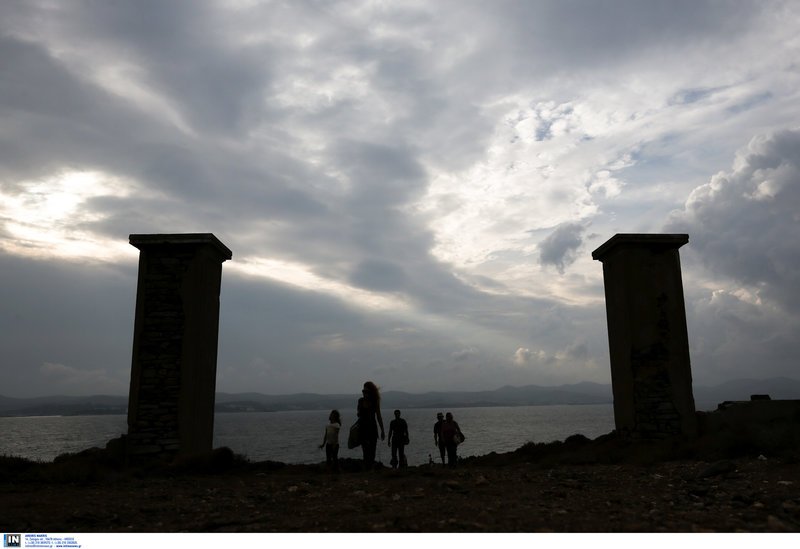 Το Der Spiegel σκύβει ευλαβικά στη Μακρόνησο: Το νησί μιας σκοτεινής εποχής [εικόνες] | iefimerida.gr 0