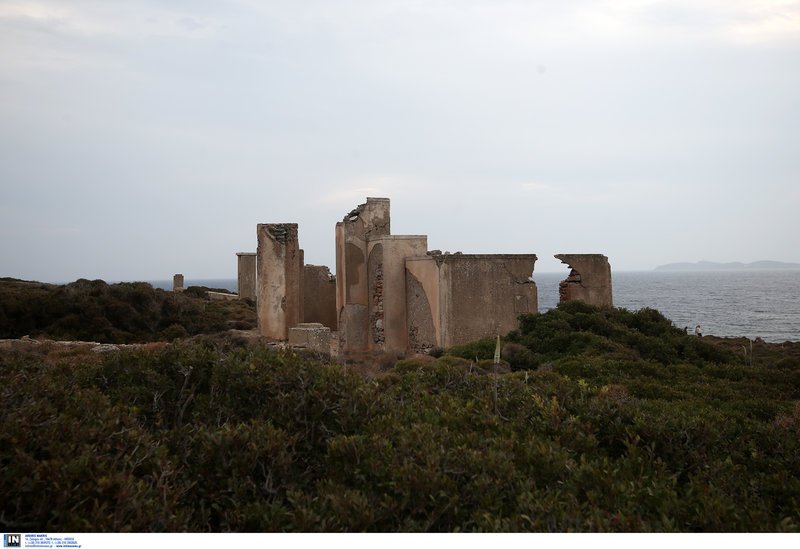 Το Der Spiegel σκύβει ευλαβικά στη Μακρόνησο: Το νησί μιας σκοτεινής εποχής [εικόνες] | iefimerida.gr 1