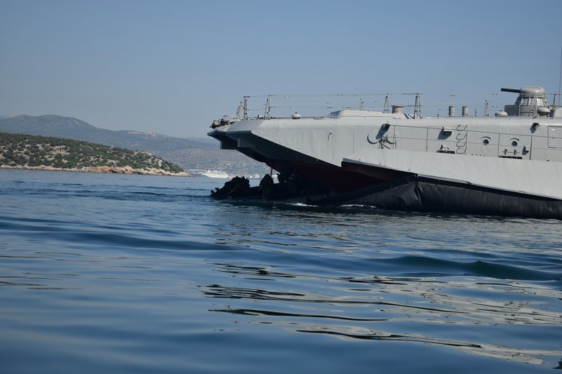 Τα αερόστρωμνα σκάφη τύπου Zubr του ΠΝ διαδραματίζουν καίριο ρόλο σε πολεμική σύρραξη