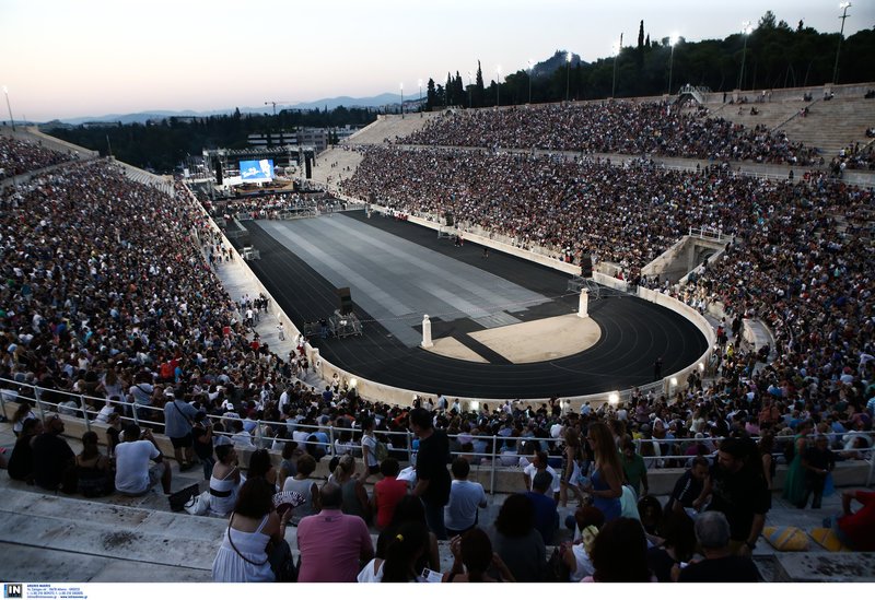 Χιλιάδες κόσμος στη συναυλία για τον Βασίλη Τσιτσάνη στο Καλλιμάρμαρο [εικόνες] | iefimerida.gr 6