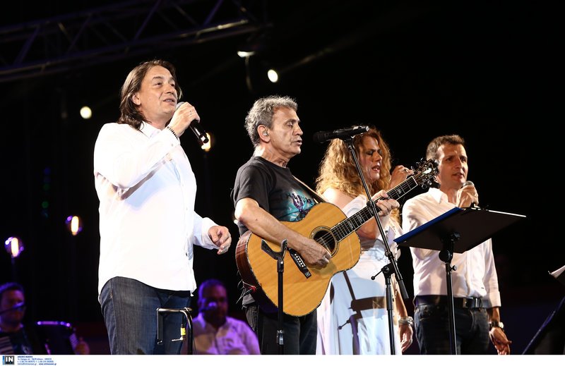 Χιλιάδες κόσμος στη συναυλία για τον Βασίλη Τσιτσάνη στο Καλλιμάρμαρο [εικόνες] | iefimerida.gr 2