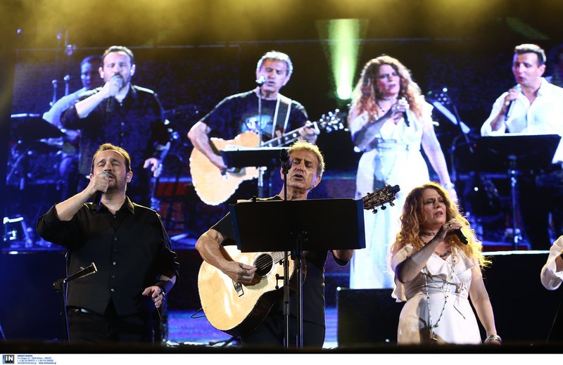 Χιλιάδες κόσμος στη συναυλία για τον Βασίλη Τσιτσάνη στο Καλλιμάρμαρο [εικόνες] | iefimerida.gr 4