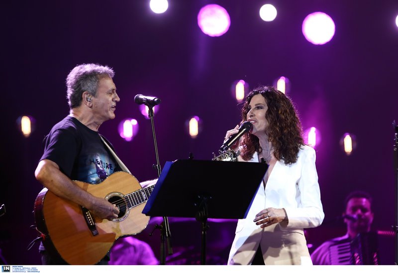 Χιλιάδες κόσμος στη συναυλία για τον Βασίλη Τσιτσάνη στο Καλλιμάρμαρο [εικόνες] | iefimerida.gr 0