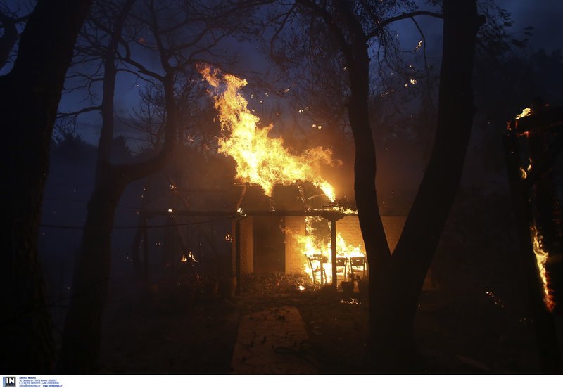 Σοκ: Τουλάχιστον 24 οι επιβεβαιωμένοι νεκροι-Ανάμεσά τους παιδιά & βρέφη [εικόνες & βίντεο] | iefimerida.gr 15