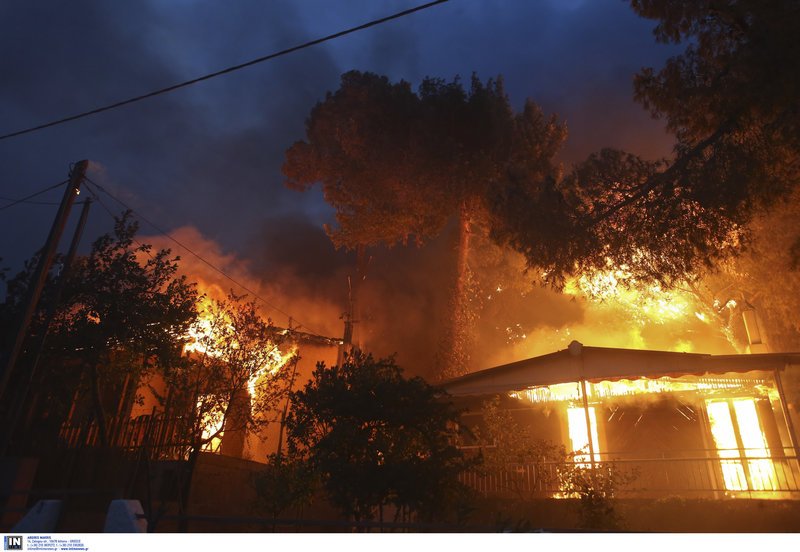 Σοκ: Τουλάχιστον 24 οι επιβεβαιωμένοι νεκροι-Ανάμεσά τους παιδιά & βρέφη [εικόνες & βίντεο] | iefimerida.gr 16