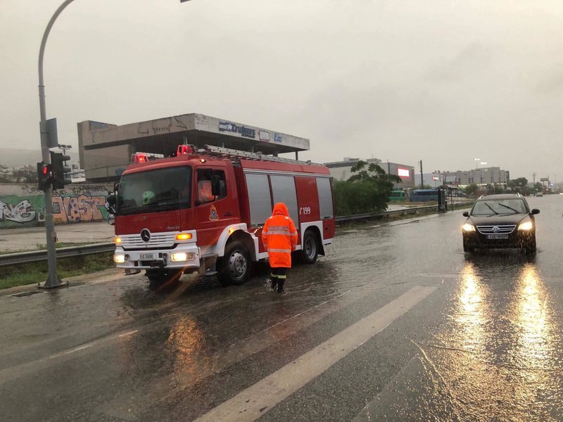 Καλοκαιρινό μπουρίνι σάρωσε Αθήνα & Κεντρική Ελλάδα -Καταιγίδες και σήμερα [βίντεο] | iefimerida.gr 0