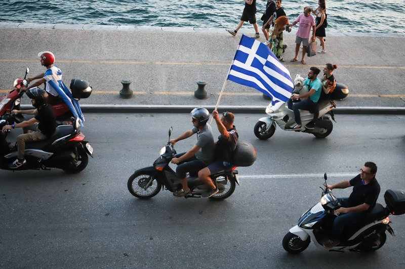 Πορεία με πανό και μοτοσικλέτες για τη Μακεδονία στη Θεσσαλονίκη [εικόνες & βίντεο] | iefimerida.gr 1