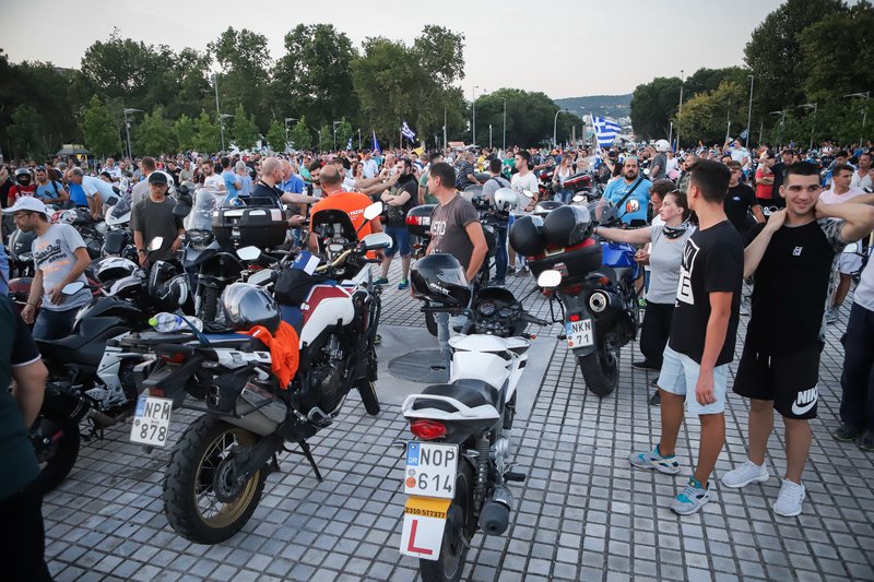 Πορεία με πανό και μοτοσικλέτες για τη Μακεδονία στη Θεσσαλονίκη [εικόνες & βίντεο] | iefimerida.gr 0