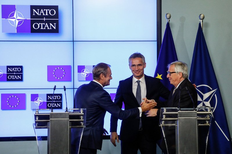 Κοινή δήλωση για συνεργασία ΕΕ με ΝΑΤΟ υπέγραψαν Τουσκ, Γιούνκερ, Στόλτενμπεργκ [εικόνες] | iefimerida.gr 1