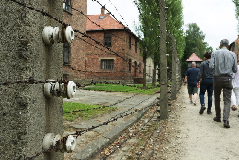 Ο χρόνος έχει σταματήσει στο Αουσβιτς -Παντόφλες νεκρών, πρόσθετα μέλη, θάλαμοι αερίων [εικόνες] | iefimerida.gr 9