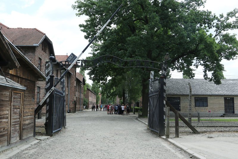 Ο χρόνος έχει σταματήσει στο Αουσβιτς -Παντόφλες νεκρών, πρόσθετα μέλη, θάλαμοι αερίων [εικόνες] | iefimerida.gr 8