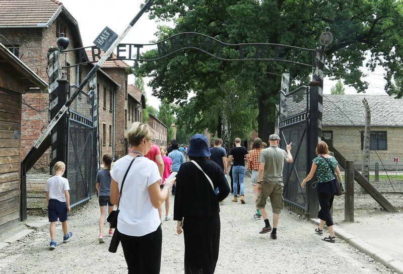 Ο χρόνος έχει σταματήσει στο Αουσβιτς -Παντόφλες νεκρών, πρόσθετα μέλη, θάλαμοι αερίων [εικόνες] | iefimerida.gr 3