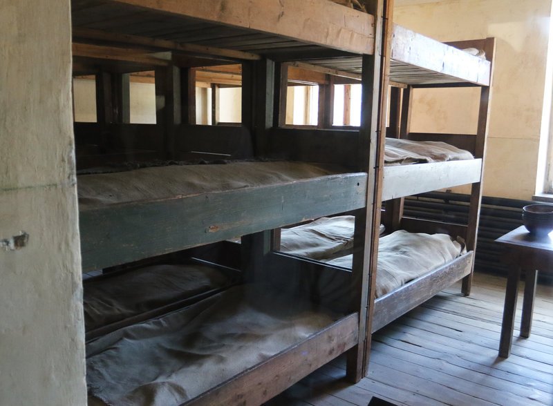 Ο χρόνος έχει σταματήσει στο Αουσβιτς -Παντόφλες νεκρών, πρόσθετα μέλη, θάλαμοι αερίων [εικόνες] | iefimerida.gr 1