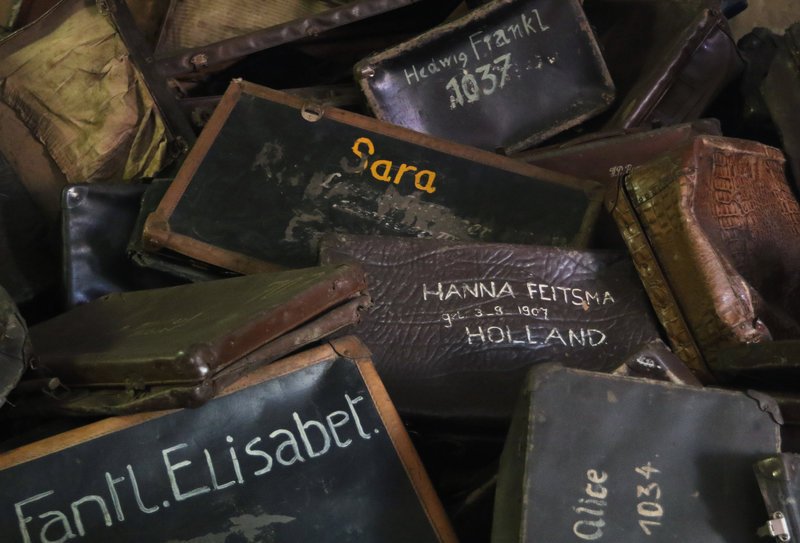 Ο χρόνος έχει σταματήσει στο Αουσβιτς -Παντόφλες νεκρών, πρόσθετα μέλη, θάλαμοι αερίων [εικόνες] | iefimerida.gr 5